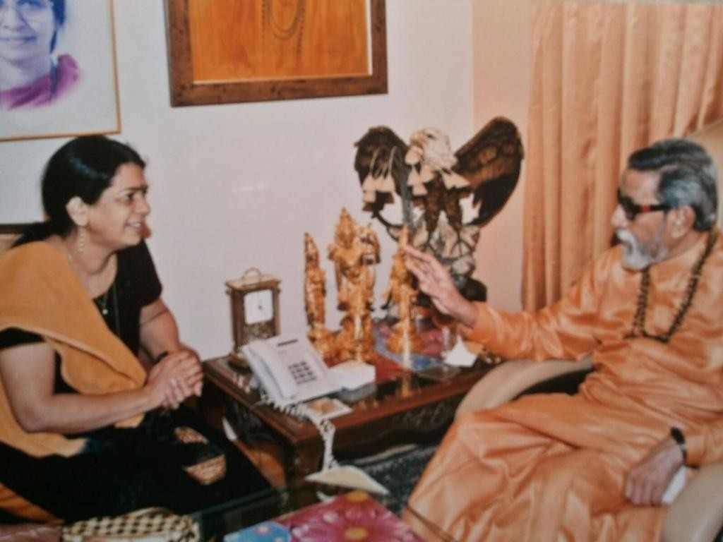 Rajani Pandit with Bal Thackeray